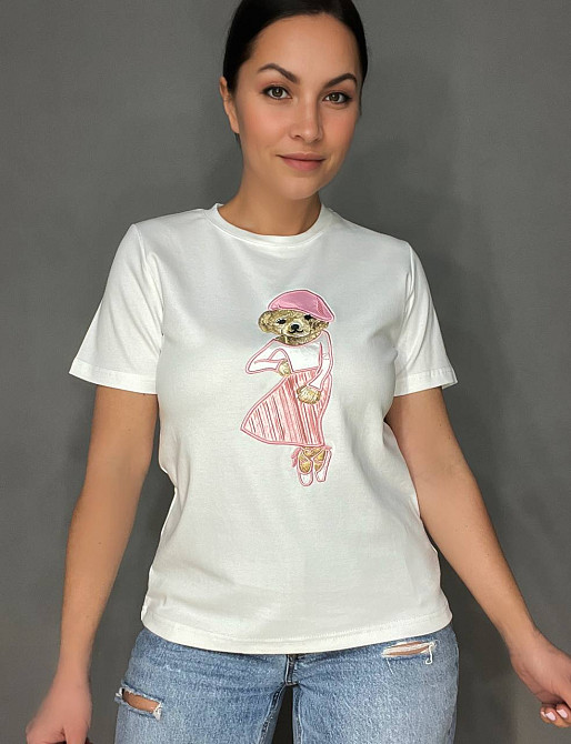 Футболка жіноча A-N 26009 нашивка ведмедик балерина попереду однотонна середня довжина базова one size, білий, one size Київ - фото 11