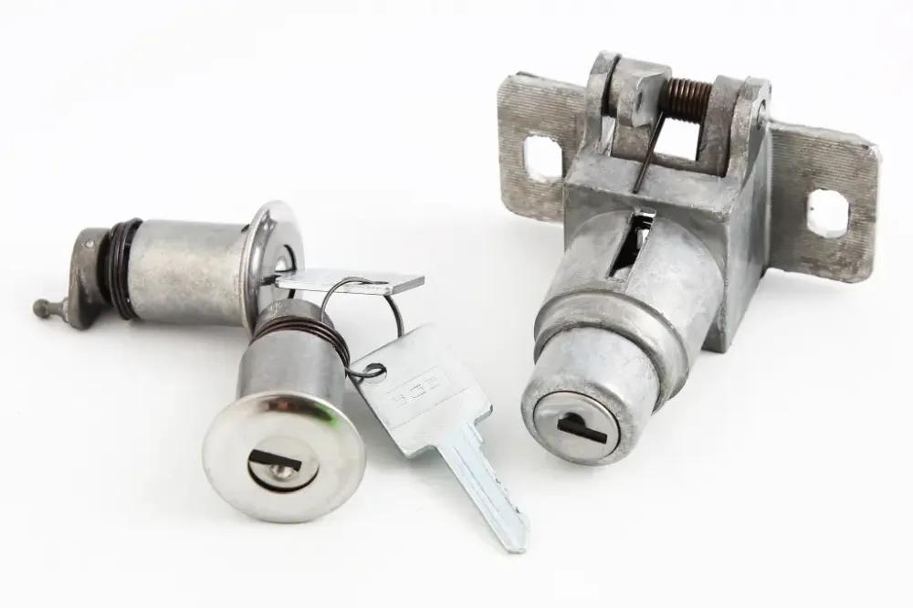 Замок багажника Славута з циліндрами з захисною шторкою (ключ ЗАЗ) Вінниця - фото 1