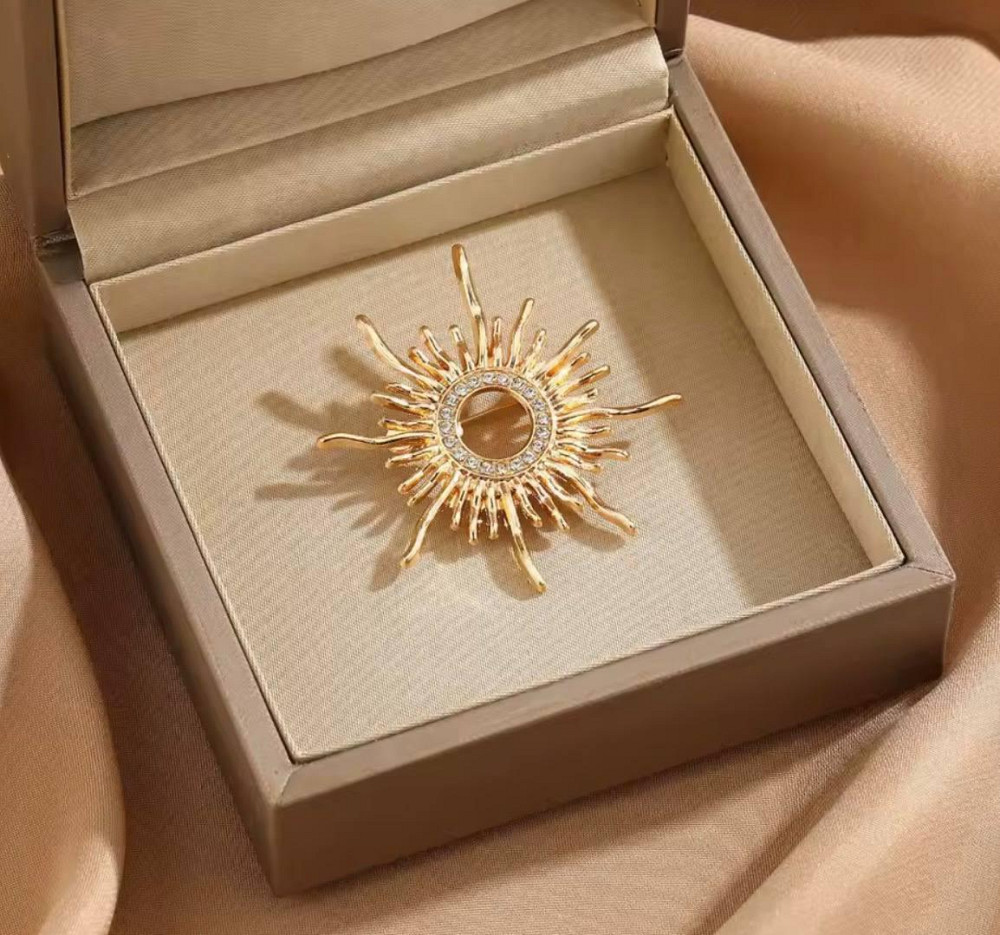 Брошь солнце золотистая с камнями, стильная женская брошь на одежду 4,5 см Киев - изображение 3