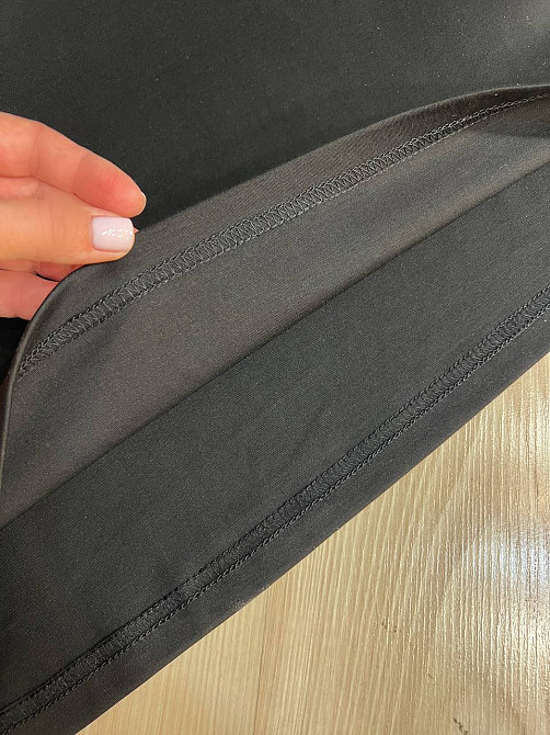 Футболка женская A-N 26001 базовая однотонная с небольшой вышивкой мишка впереди средняя длина one size, черный, one size Киев - изображение 5