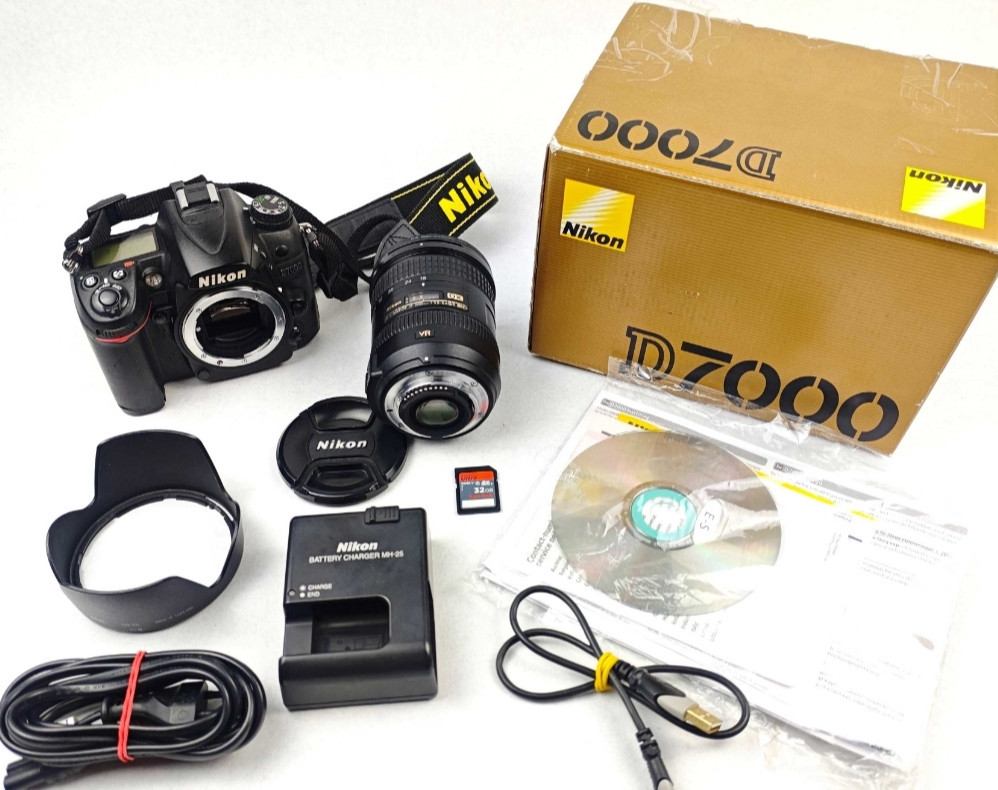 Дзеркальний фотоапарат Nikon D7000 з об'єктивом Nikon AF-S 18-105mm Киев - изображение 1