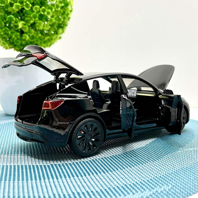 Машина Автосвіт Tesla Model Y інерційна відчиняються двері капот багажник 17см Чорна (AP-2001) Чернігів - фото 10