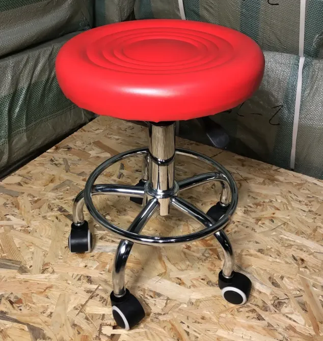 Стул косметологический без спинки на колесах с подставкой для ног, регулировка высоты Красный Киев - изображение 4