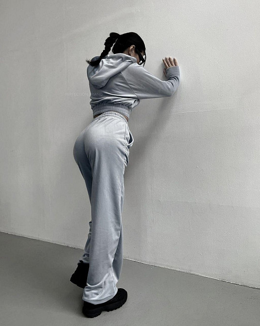 Жіночий повсякденний велюровий костюм-двійка із широкими штанами та укороченою кофтою плюшевий велюр Сірий, 46/48 Одеса - фото 3