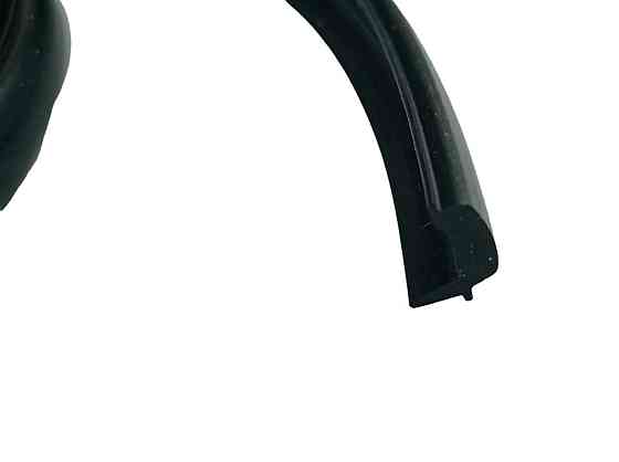 Молдинг скла 2101, 2102, 2103, 2104, 2105, 2106, 2107 чорний (3700 мм) лобового Мукачево