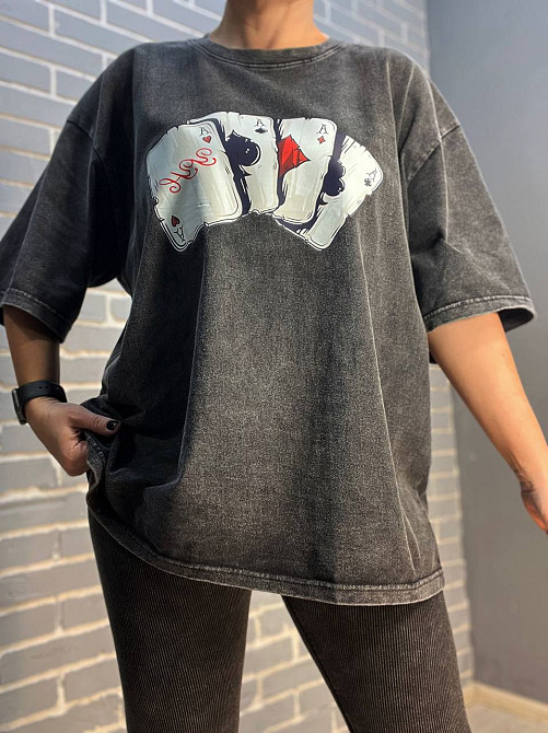 Футболка жіноча L-Y 1165 варена довга оверсайз малюнок карти збільшених розмірів one size чорна, чор Одеса - фото 8