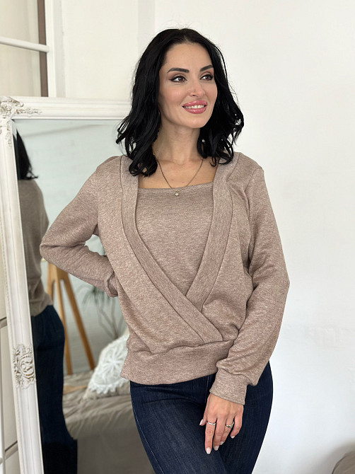 Демисезонная женская кофточка 