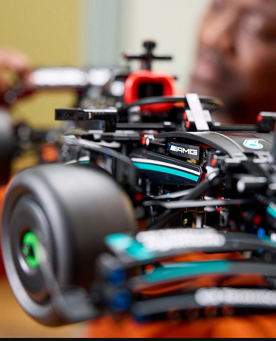 Конструктор машинка Technic Mercedes-AMG F1 W14 E Performance 1642 деталіей   маштаб 1:8 Гоночний болід Київ - фото 7