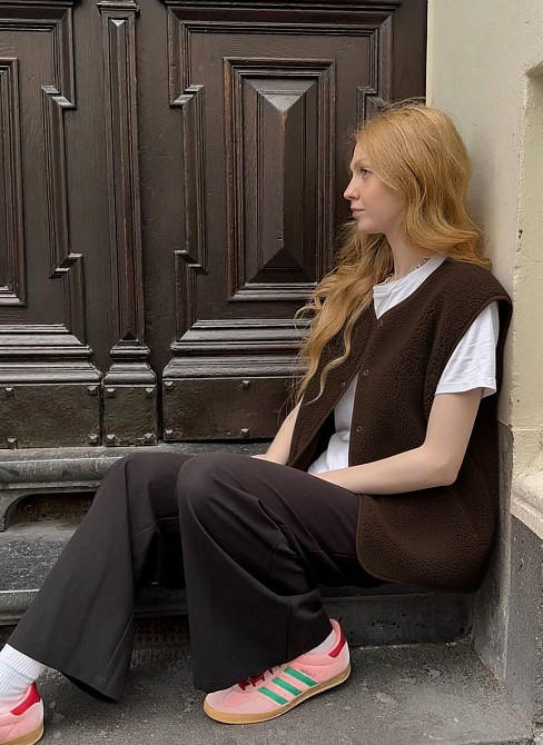 Женская стильная повседневная теплая жилетка Коричневый Одесса - изображение 2