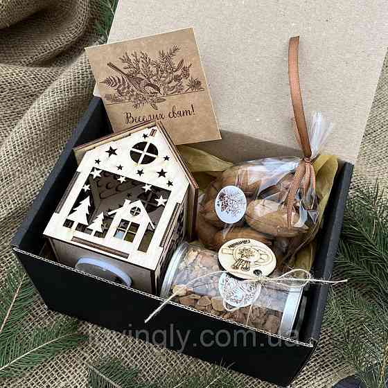 Символичный подарок на Новый год и Рождество для мужчины: домик с подсветкой и глинтвейн Ирпень