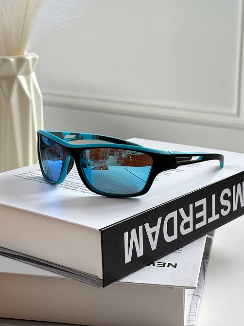 Стильні Чоловічі спортивні окуляри POLARIZED з пластиковою оправою на середнє обличчя Київ - фото 5