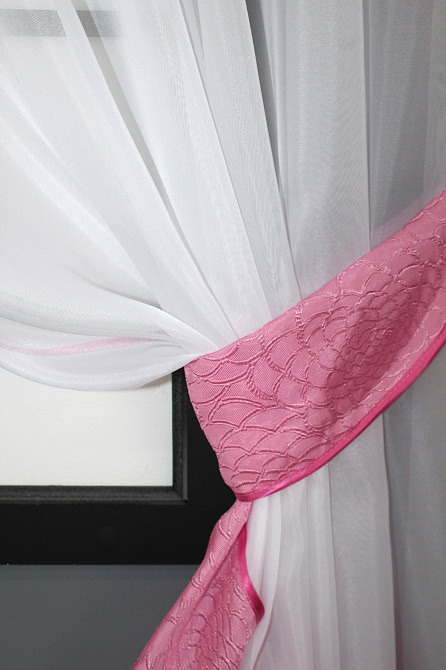 Кухонный комплект VR-Textil № 085к шторки с ламбрекеном белый с розовым 280х170 см (52-0729) Киев - изображение 3