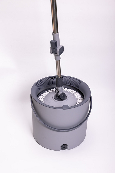 Набір для прибирання з круглою телескопічною шваброю з мікрофібри та відром із віджимом для підлоги HP-35015-22 Київ - фото 2