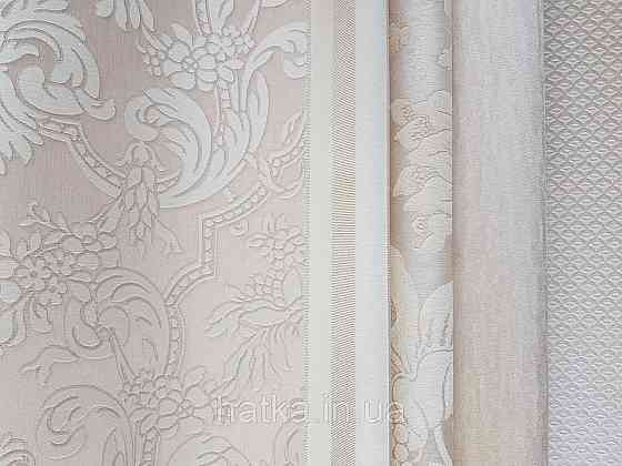 Шпалери вінілові на флізеліні Rasch Trianon Xlll 0.53х10 класика структурні вензелю квіти білі на кремовому Київ