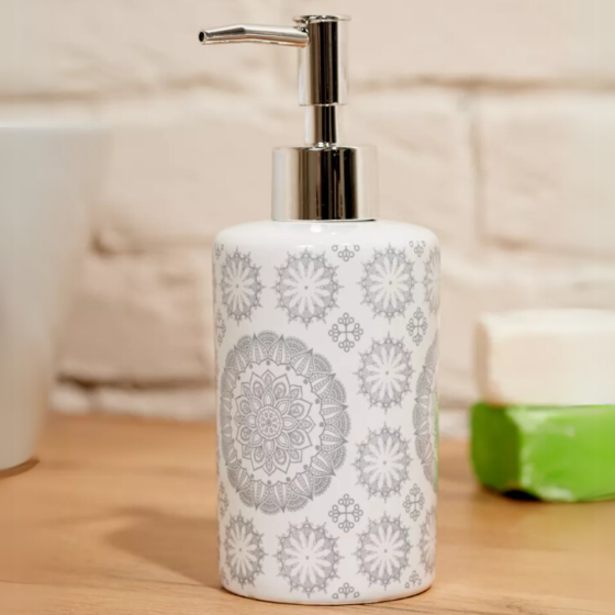 Шторка для ванной и душа набор аксессуаров и ванных принадлежностей: шторка,стакан для щеток,дозатор для мыла Каменец-Подольский