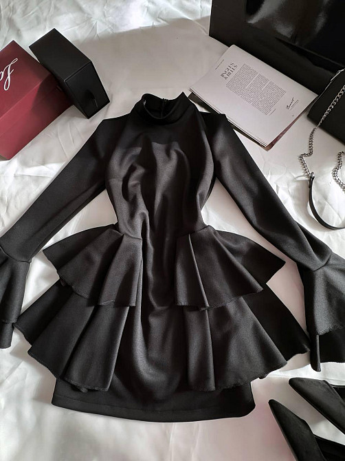 Женское черное мини платье с воланами трикотаж алекс Одесса - изображение 9