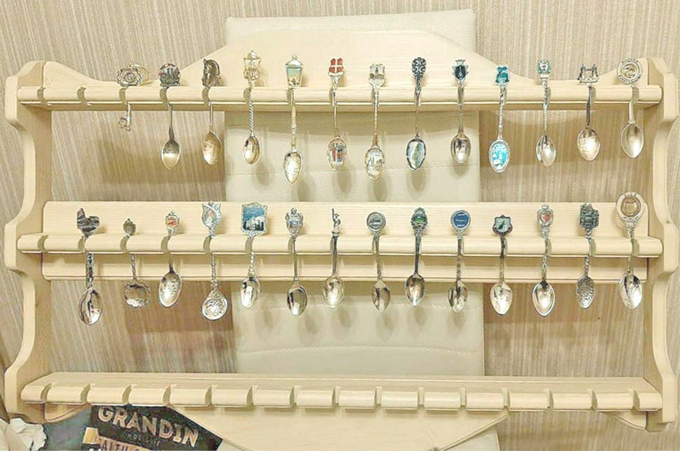 Полка для коллекции ложек 