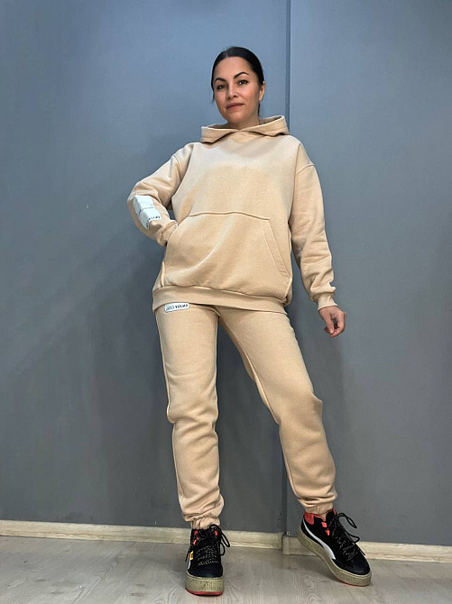 Костюм жіночий ENJOY 2920 худі з капюшоном брюки резинка нашивка утеплений фліс бежевий, бежевий, S Київ - фото 6