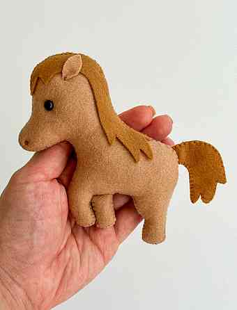 Мягкая фетровая игрушка лошадка ручной работы – безопасная развивающая игрушка Киев