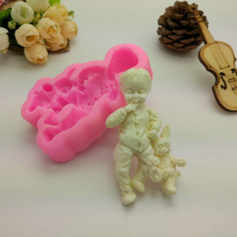 Молд силиконовый Мальчик с игрушкой 90 на 55 мм розовый Киев - изображение 4