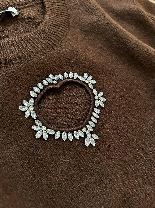 Женский свитер универсального размера с вырезом в виде сердца машинная вязка Одесса - изображение 3