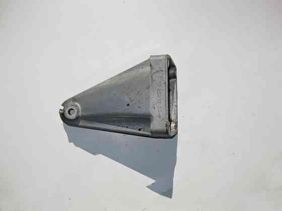 Mercedes-Benz  A1112231704 Кронштейн опори двигуна правий M111 R4 2.0 2.3 kompressor C-Class W203 Одесса