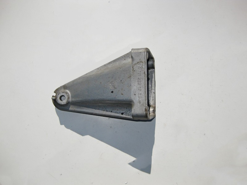 Mercedes-Benz  A1112231704 Кронштейн опори двигуна правий M111 R4 2.0 2.3 kompressor C-Class W203 Одесса - изображение 1