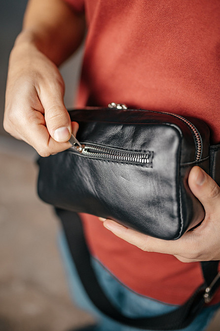 Чоловіча ламана, чоловікська сумка через плече з натуральної шкіри, вмістлена чорна сумка на поясMasterSem Київ - фото 2