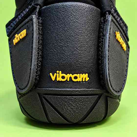 Ботинки чёрные Furoshiki Vibram С мехом средней высоты, размер 40-41 Киев