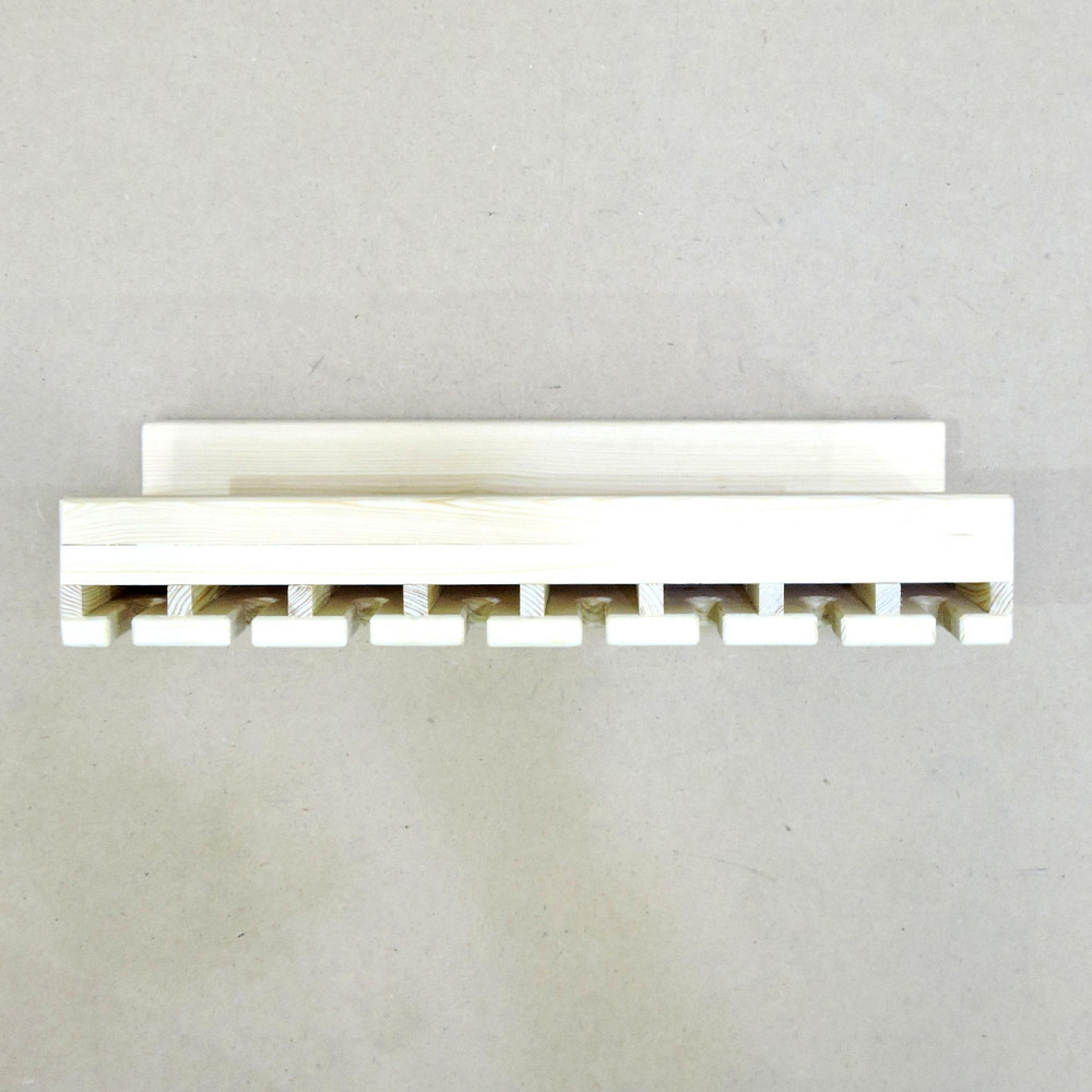 Настенная винная полка 