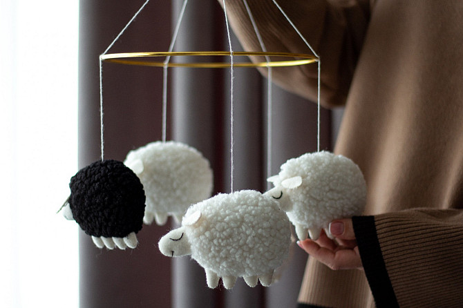 Детский музыкальный мобиль на кроватку для младенцев WooolyWool «Барашки» с 35 мелодиями Киев - изображение 10