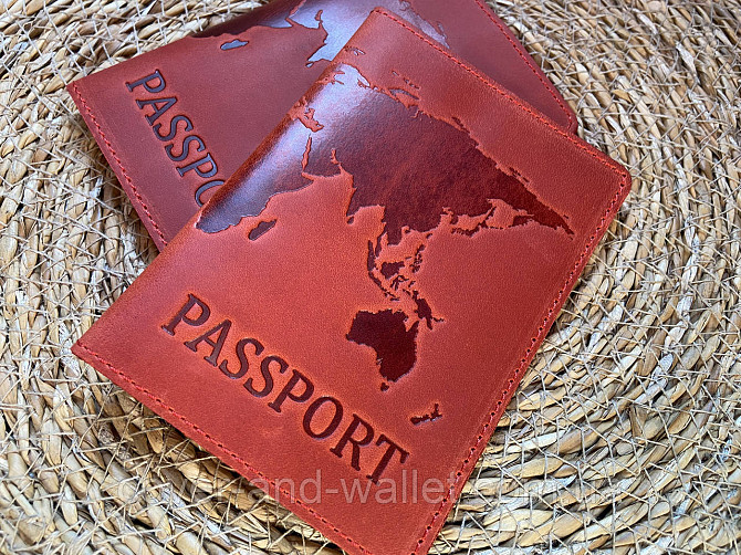 Красная кожаная обложка на паспорт карта мира ST Leather Киев - изображение 1