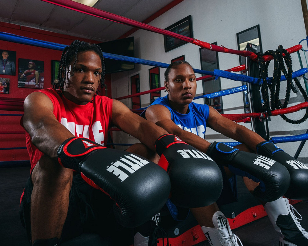 Боксерські рукавиці TITLE Boxing Dynamic Strike Black/White 14 oz (бинти 4м. в комплекті) Кам'янське - фото 9