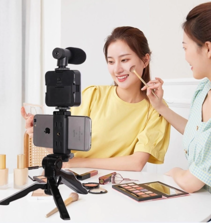 Набір блогера 4в1 штатив для телефону з мікрофоном та спалахом SBR Київ