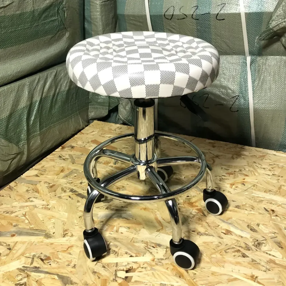 Стілець косметологічний без спинки на колесах із підставкою для ніг, регулювання висоти Шахівка сіра Київ - фото 3