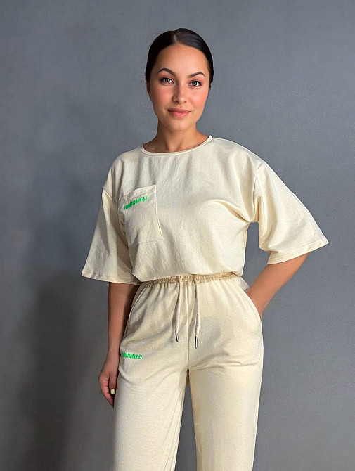 Костюм женский CAPPITONE 20101 оверсайз футболка и брюки-джогеры с надписью бежевый, бежевый, M Киев - изображение 3