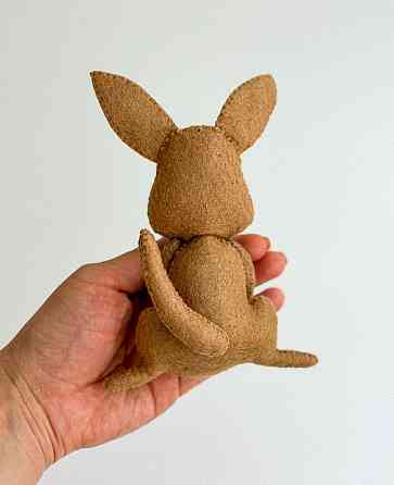М’яка фетрова іграшка кенгуру ручної роботи – безпечна розвиваюча іграшка Київ