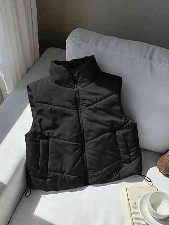 Жіноча укорочена жилетка з кишенями на блискавці плащівка на синтепоні Чорний, 42/44 Одеса