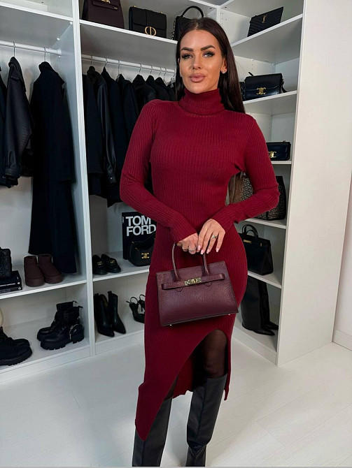 Женское романтичное теплое платье-гольф с разрезом по ножке ангора рубчик Бургунди, 46/48 Одесса - изображение 4