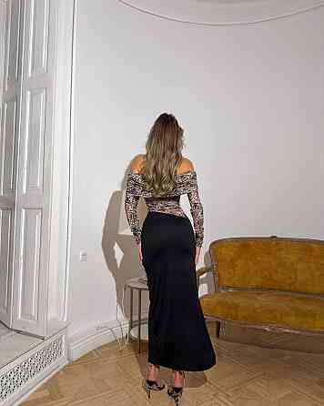 Женское стильное романтичное платье с разрезом на ножке Одесса