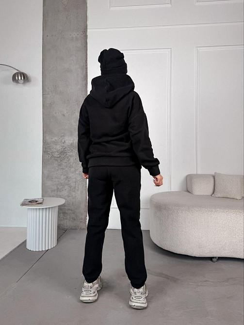 Женский стильный теплый костюм из флиса полар с шапкой Черный, 50/52 Одесса - изображение 8