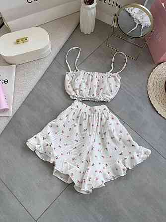 Жіноча ніжна принтована піжама: топ і шорти + гумка для волосся натуральний муслін Молочний 3 Одеса