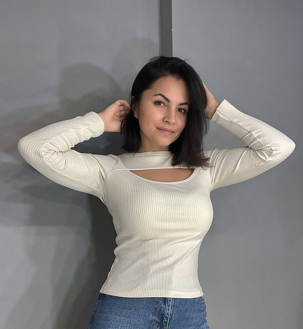 Лонгслив женский ITAKA 5370 гольф с акцентным вырезом на груди в рубчик, молочний, one size Киев - изображение 5