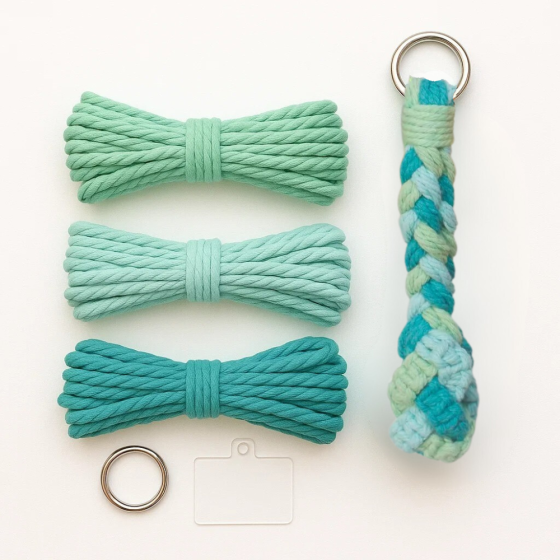 Набор макраме для рукоделия и плетения брелока для ключей и аксессуаров 17.3х3.5см зелёный,голубой,бирюзовый Каменец-Подольский