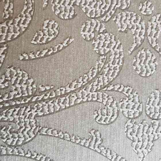 Текстильні шпалери на флізеліновій основі Da capo RaschTextil 085906 вензелі завитки великі сірі на Київ