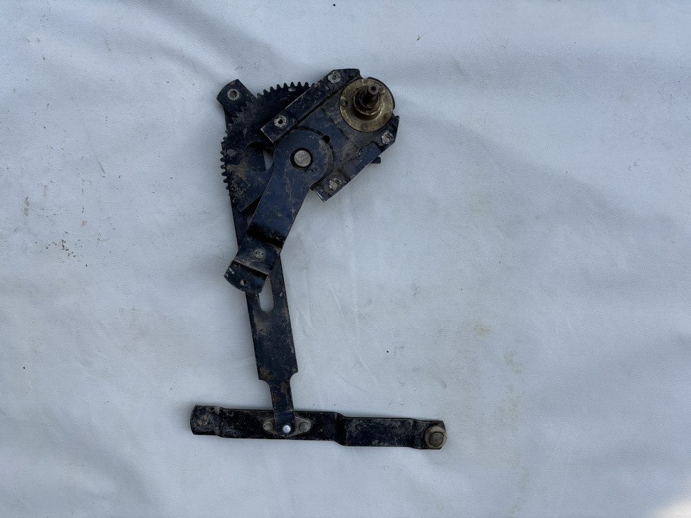 Склопідіймач передній ГАЗ-2410. СССР. Харків - фото 1