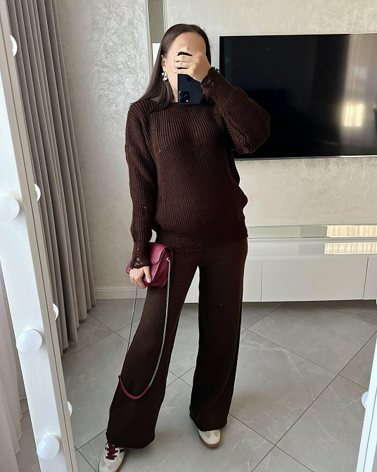 Жіночий затишний оверсайз светр із рваним ефектом машинне в'язання Шоколад Одеса - фото 3