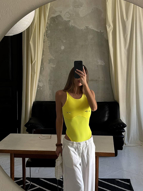 Женское боди, безрукавка, с пирсингом Одесса - изображение 4