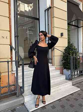 Женское праздничное сдержанное макси платье с разрезом костюмка Черный, 50/52 Одесса