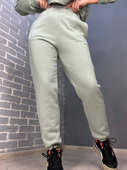 Костюм жіночий Pepper&mint 24-13-03 HUD подовжений світшот вишивка брюки джоггери на резинці утеплений фліс оливковий, оливковий, SM Київ - фото 14